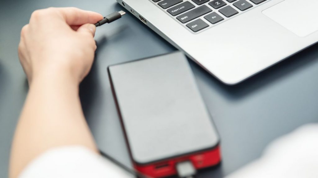Uninterruptible Portable Power charger 